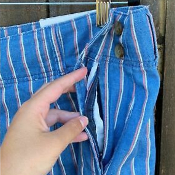 NWT- Hi-Rise American Eagle crop pants - Picture 2 of 2